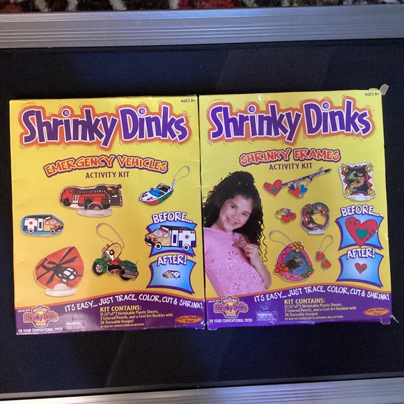 2 SHRINKY DINKS Plastic Shrink Art Emergency Vehicles and Frames Activity Kits - Picture 1 of 4